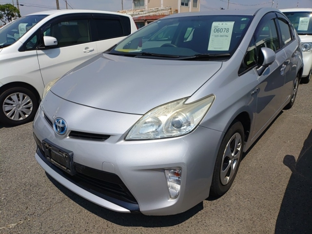 TOYOTA PRIUS
