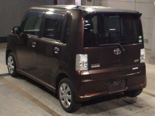TOYOTA PIXIS SPACE