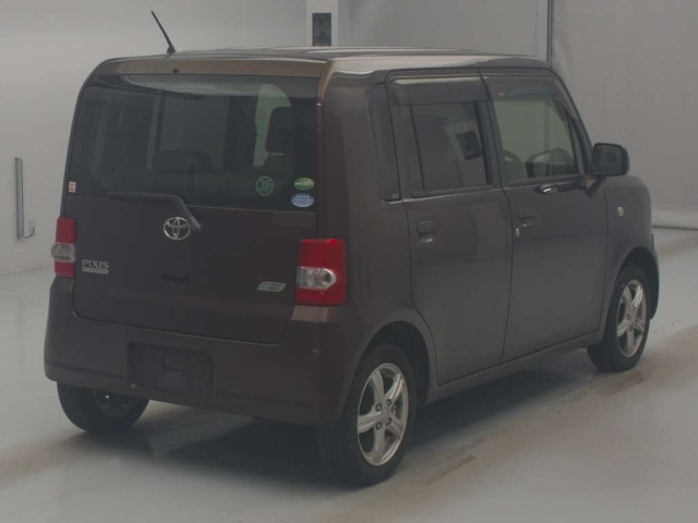 TOYOTA PIXIS SPACE