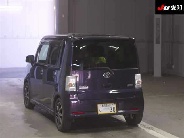 TOYOTA PIXIS SPACE