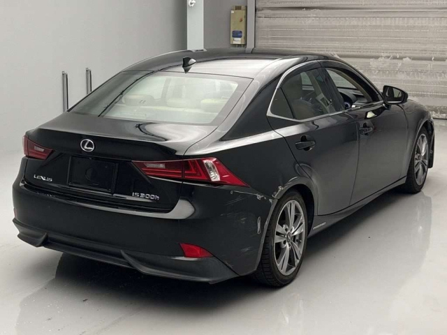 LEXUS IS