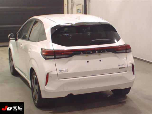 NISSAN AURA