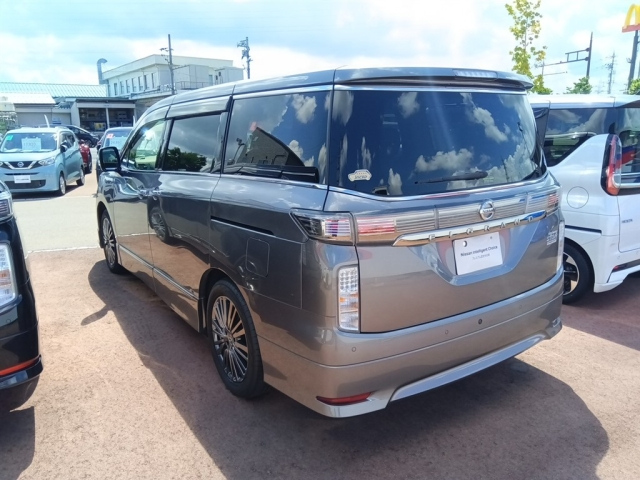 NISSAN ELGRAND