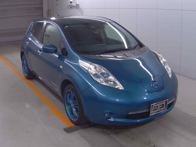 NISSAN LEAF