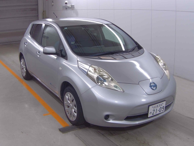 NISSAN LEAF