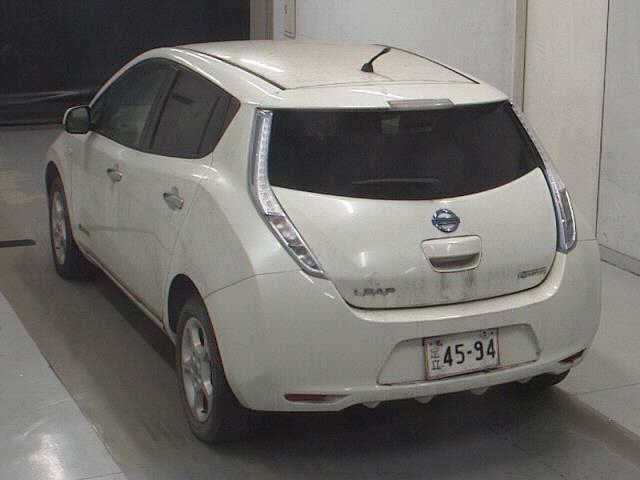 NISSAN LEAF