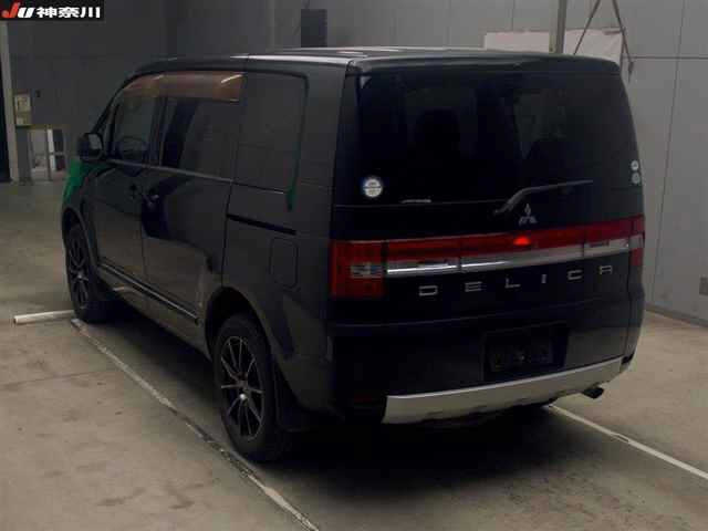 MITSUBISHI DELICA D5