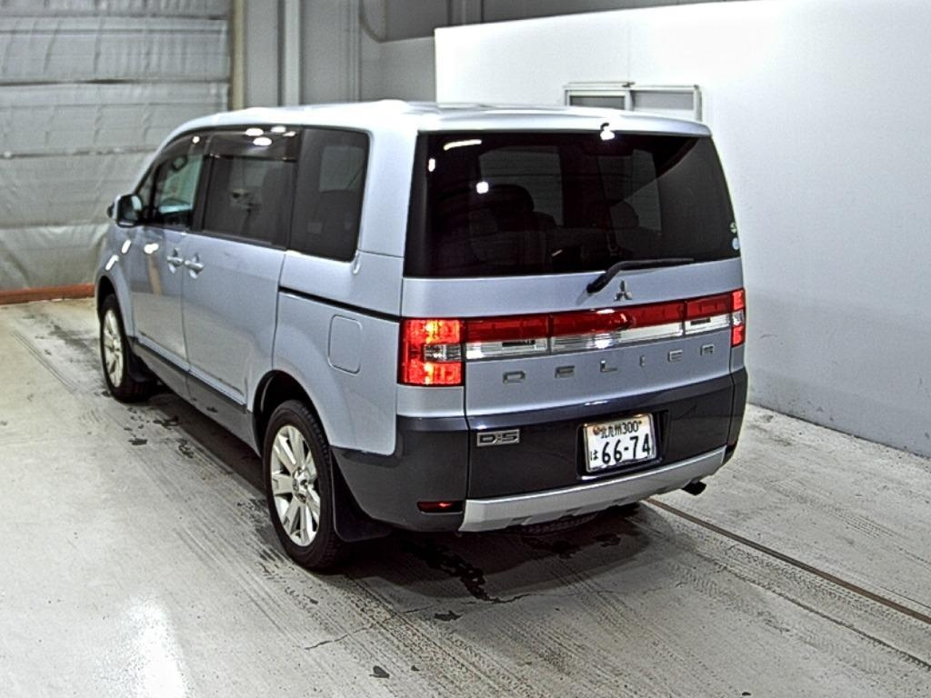 MITSUBISHI DELICA D5