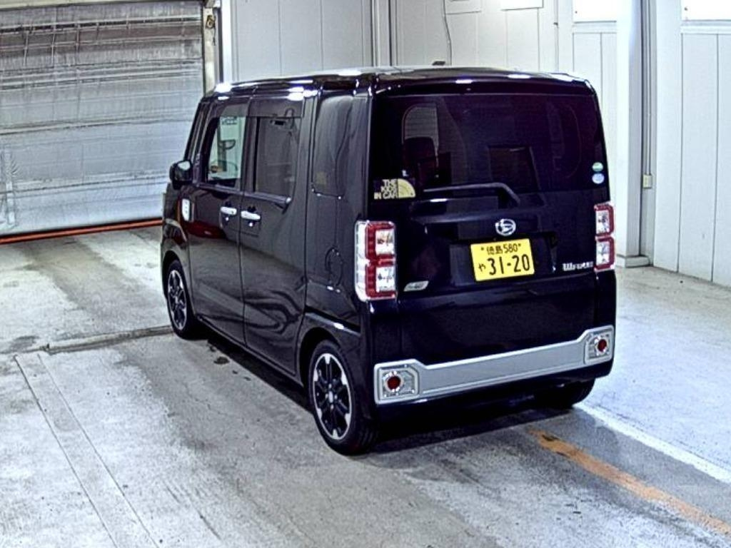 DAIHATSU WAKE