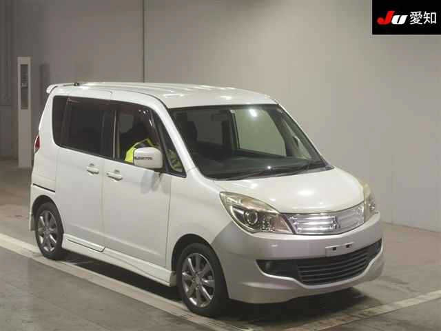 MITSUBISHI DELICA D2