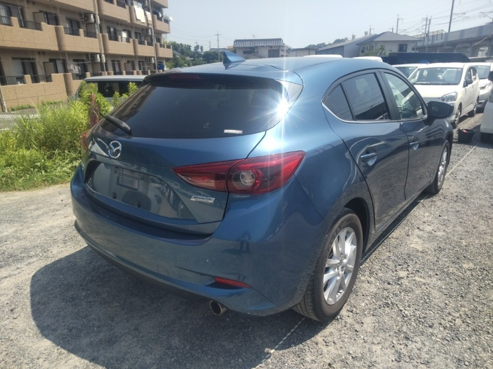 MAZDA AXELA
