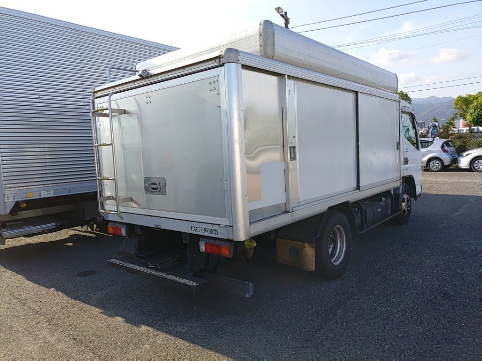 MITSUBISHI CANTER