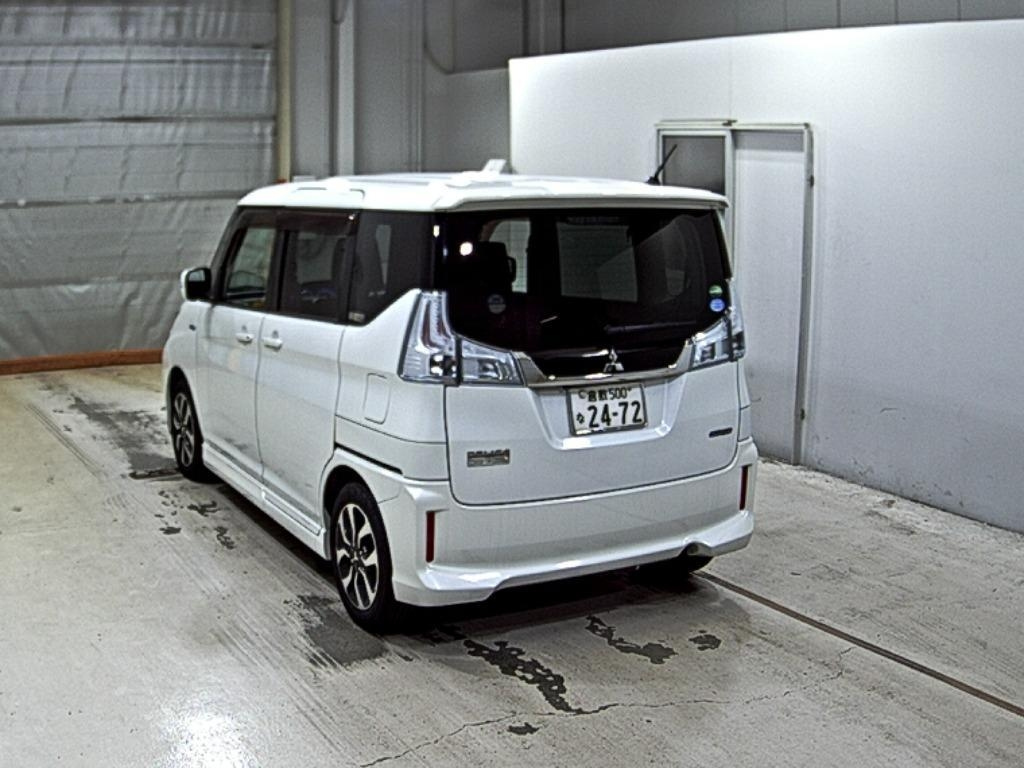 MITSUBISHI DELICA D2