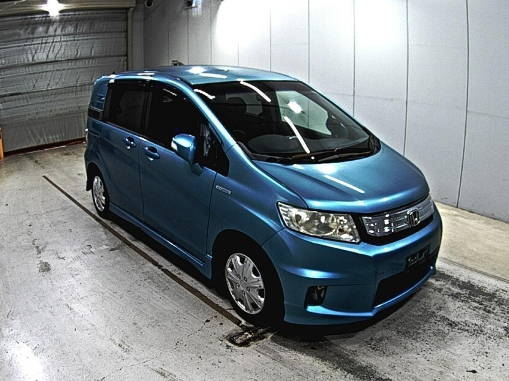HONDA FREED SPIKE HYBRID