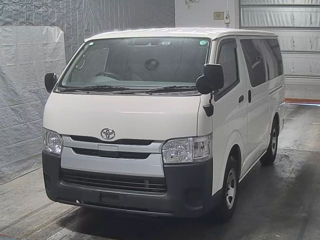 TOYOTA HIACE VAN