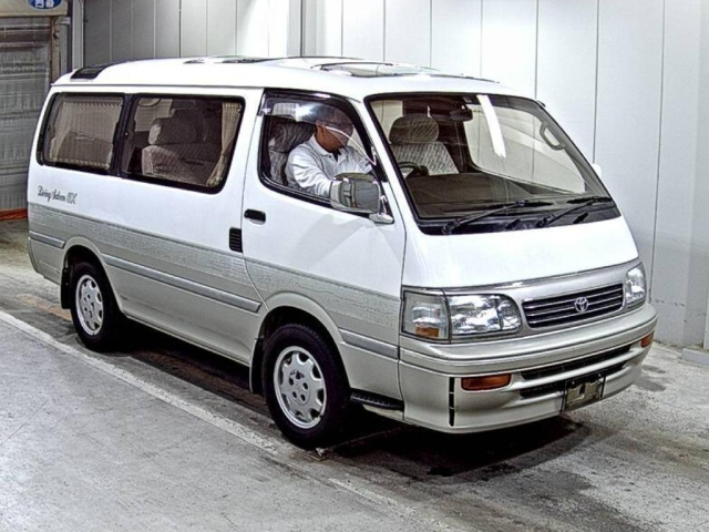 TOYOTA HIACE