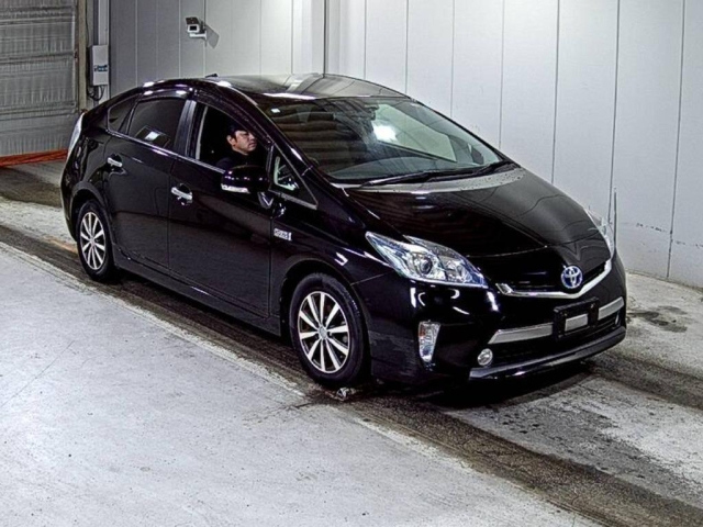 TOYOTA PRIUS PHV