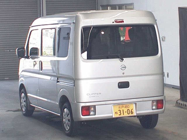 NISSAN CLIPPER VAN