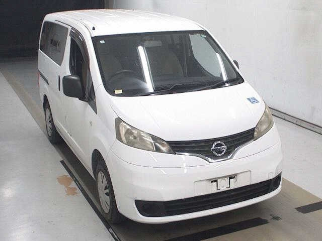 NISSAN NV200