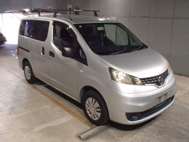 NISSAN NV200