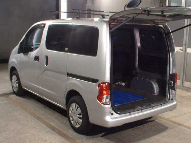 NISSAN NV200