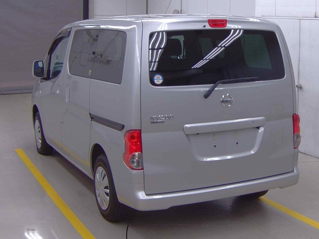 NISSAN NV200