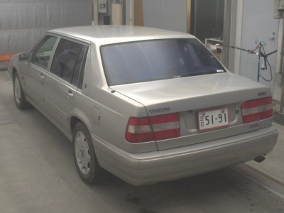 VOLVO 960