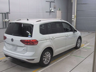VOLKSWAGEN GOLF TOURAN