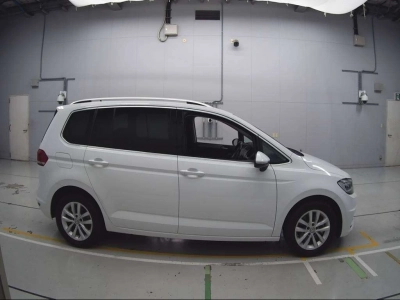 VOLKSWAGEN GOLF TOURAN