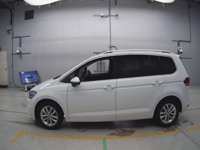 VOLKSWAGEN GOLF TOURAN