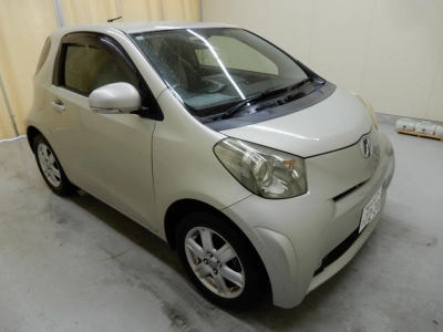 TOYOTA IQ