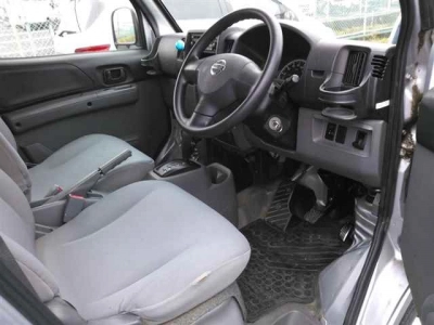 NISSAN CLIPPER VAN