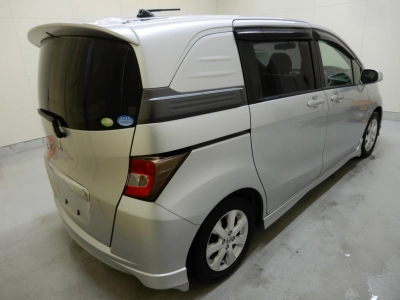 HONDA FREED SPIKE