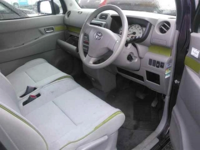 TOYOTA PIXIS SPACE
