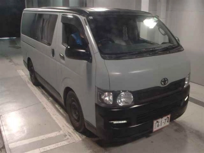 TOYOTA HIACE VAN