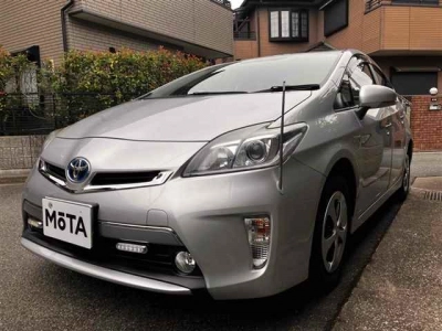 TOYOTA PRIUS PHV