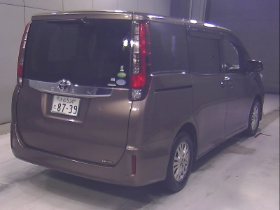 TOYOTA NOAH