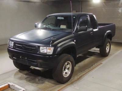 TOYOTA HILUX SPORTS PICK UP