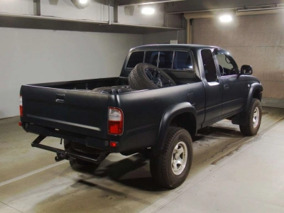 TOYOTA HILUX SPORTS PICK UP