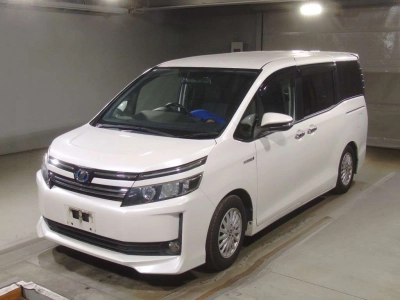 TOYOTA VOXY