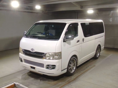 TOYOTA HIACE VAN