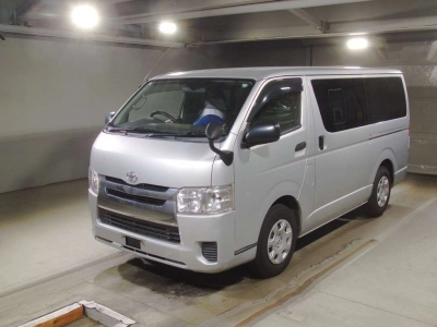 TOYOTA REGIUS VAN