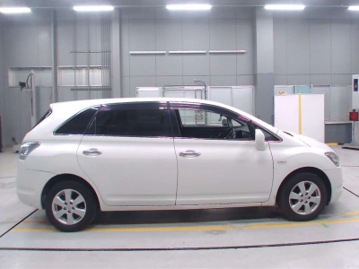 TOYOTA MARK X ZIO