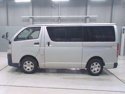 TOYOTA REGIUS VAN