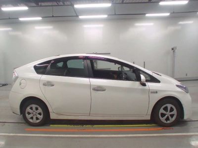 TOYOTA PRIUS PHV