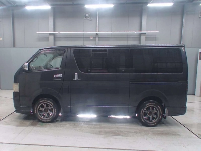 TOYOTA REGIUS VAN