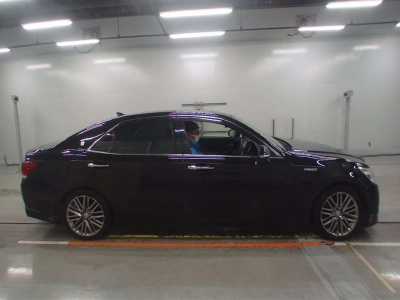 TOYOTA CROWN HYBRID