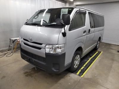 TOYOTA REGIUS ACE
