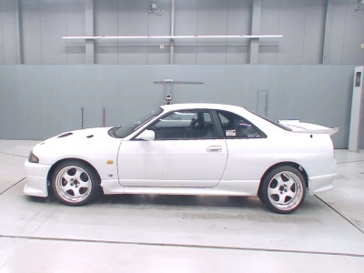 NISSAN SKYLINE