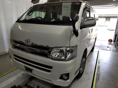 TOYOTA HIACE